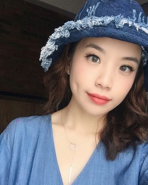 Merry Christmas 🎄🎁 // softlense by @kawaigankyu i-dol Asian Grey ❤️❤️❤️ it looks super natural on my eyes ! .
.
.
.
.
.
#steviewears #shotbystevie #clozetteid #selfie #makeup #wakeupandmakeup #beauty