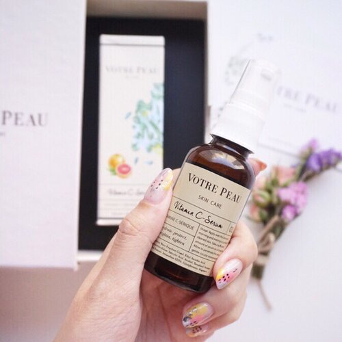 @votre_peau Vitamin C serum!! As a loyal fan of Vitamin C I'm beyond excited to find out that this product is produced locally 🇮🇩! Packaging wise it looks completely sleek and cute with the illustration details on it (I'm a lover of anything cute❤️) This product seems promising to me, can't wait to try them out and see how it works on my skin! ..P.s. My skin problem hasn't subsided yet I still do have active acne and pimples here and there that's why I'm excited to see how this product helps me fade my discoloration due to acne scars. ..-More on the @votre_peau Launching event at @lafayettejkt Soon on steviiewong.com ! @beautyjournal #beautyjournalxvotrepeau#beautyjournal#votrepeauatlafayette #Votrepeauskincare ................ #styleblogger #vscocam #beauty #handsonframe  #beautyblogger #skincare #fashionpeople #fblogger #blogger #패션모델 #블로거  #스트리트스타일 #vitamincserum #스트릿패션 #스트릿룩 #스트릿스타일 #패션블로거  #style #ggrep  #bblogger #clozetteid