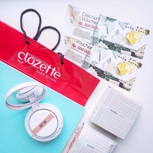 This package arrived safe and sound at my doorstep yesterday. I love opening packages ! It's my kind of mood booster🤗 Thanks @ClozetteID for sending them over can't wait to try out the @vovmakeupid maxmini cushion and some new products from @accakappa_id ❤️...#ootdmagazine #styleblogger  #clozetteid  #makeup #indofashionpeople #white #korea #vscocam #fashionblogger #beauty #personalstyle #beautyblogger #fashionpeople #fblogger #blogger #패션모델 #블로거 #스트리트스타일 #스트리트패션 #스트릿패션 #스트릿룩 #스트릿스타일 #패션블로거 #style #flatlay #clozette #makeupjunkie
