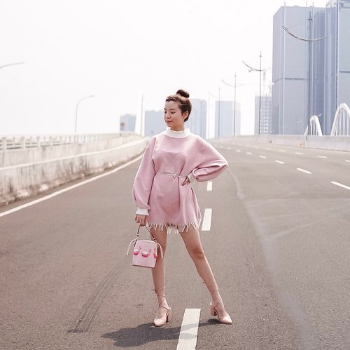 There’s a lot of different lanes on road but choose your own lane wisely 😄 mind the gap & keep safe distance ❤️
.
.
.
.
.
. .
.
.
.
.
#photooftheday #ootdfashion #ootdindo #wiwt #ootdmagazine #ootdsubmit #outfit #pink #lookbook #lookbooknu #pink #ootdstyle #ootdinspiration #lookbookindonesia #fashionblogger #stylefashion #streetfashion #streetstyle #streetinspiration #qotd #potd #zalorastyleedit #steviewears #clozetteid