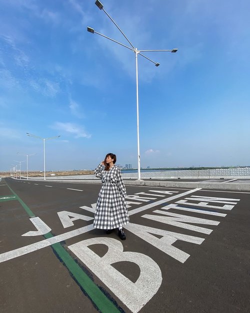 Crossed Borders ⚠️ 🚧 // Stuck in Jakarta, so I took a step to Banten for a short escape 😆 
.
.
-
📸 @priscaangelina // 📍 @pik2official 
.
-
F.Y.I.
For those asking whether its open for public, PIK 2 is still under major construction 🏗 so its NOT open for public yet. You’ll need an access permit granted by the marketing office. Sadly I’m unsure on the details on how you can get the access but you can go check them out @pik2official ❤️
.
.
.
.
.
.

.
.
.
.
.
.
.
.
#photooftheday #ootdfashion #ootd #wiwt #ootdsubmit #outfit #lookbook #explore #ootdstyle #ootdinspiration #localbrand #fashionblogger #stylefashion #streetfashion #streetstyle #steviewears #shotoniphone #streetinspiration #potd #whatiwore #clozetteid #pik2