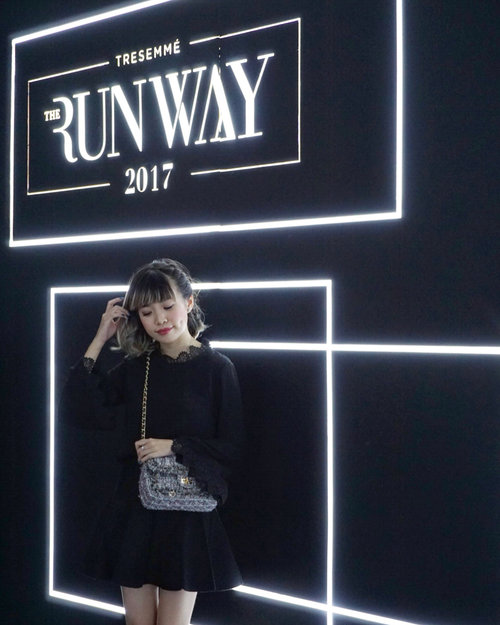 About over a week ago I got to witness the crowning of the new digital face of @tresemmeid 2018. It was a super lit event, I'm so happy to be part of this event! Thanks for having me TRESemmé ❤ 
#RunwayReadyHair
#TREsemmeRunway
#cottoninkxtresemme
#tresemmesquad
#runwayreadyhair