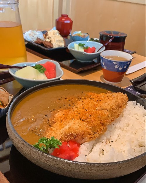 Craving for some more curry 🍛! Their lunch set is so worth it ❤️ ......#style #stevieculinaryjournal #foodie #yum #jktgo #japanese #curry #exploretocreate #clozetteid #japan
