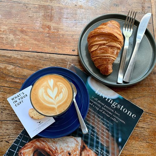 Don’t forget to grab your breakfast 🥐 .....#style #flatlay #clozetteid #shotoniphone #shotbystevie #stevieculinaryjournal #yum #bali #throwback