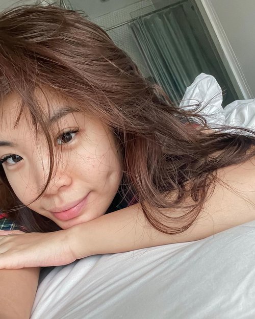 Raw 💕
im·per·fec·tion
/ˌimpərˈfekSH(ə)n/
.
.
.
8 A.M. me :Messy hair, just woke up and my bare skin with acne scars. Although my skin isn’t perfect yet but it’s so much better. Living we often seek perfection which instead drives us even further away from it. The continuous effort to seek perfection is so superficial, it drives joy away and lead to the feeling of never enough. Gradually grow, evolves  but know that your imperfections, flaws, scars are what make you completely you! Embrace it and no one can use it against you🥰
.
.
.
.
.
#skin #selfcare #selflove #me #acne #acnefighter #selfreminder #beauty #clozetteid #exploretocreate #nofilter #hello