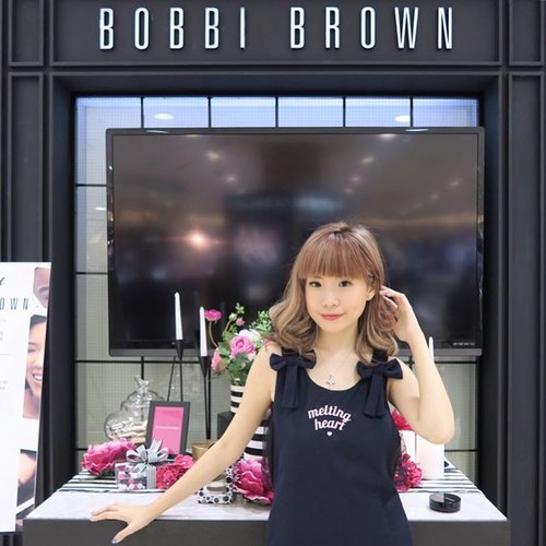 Hopping onto the next event of the day! ❤@bobbibrownid Thanks @anggarahman for inviting 😊 Had lots of fun today at the Bobbi Taxi!! If only every Taxi got mini makeup vanity like Bobbi Taxi then every morning rush hours would be easier for every ladies but now you can #retouchonthego easily with Bobbi Brown Cushion foundation and retouching wand😍❤
#Bobbibrownxglitzmedia .
.
.
.
.
.
.
.
.
.
.
.
.
.
.
.
.
.
.
.
.
.
.
.
. 
#styleblogger #vscocam #beauty #ulzzang  #beautyblogger #fashionpeople #fblogger #blogger #패션모델 #블로거 #스트리트스타일 #스트리트패션 #스트릿패션 #스트릿룩 #스트릿스타일 #패션블로거 #bestoftoday #style #makeupjunkie #l4l #ggrep #ootd  #makeup #bblogger #livefolk #clozetteid