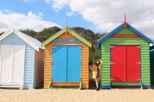 Remember that cold Autumn breeze? ✨ the wind blows so swiftly that it almost swept my hat away! ..-Kinda missing Melbie 🇦🇺❤️ left my heart by the colourful bathing boxes 😉............ ............. #styleblogger  #beautyblogger #fashion #fashionpeople #blogger #패션모델 #블로거 #스트리트스타일 #스트리트패션 #스트릿패션 #스트릿룩 #스트릿스타일 #패션블로거 #bestoftoday #style #ootdmagazine #lookbook #bblogger  #clozetteid #travel #melbourne #australia #holiday #candid