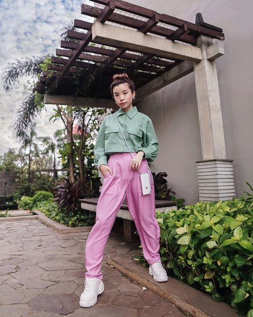 Mixing different colors is my favorite part of  styling🥰 IT lits up my mood to see different colours come to perfect harmony 🧡Wrapped in @atsthelabel 🤍 Top is from @atsthelabel x @bliblifashion_id  collection while the lilac pants is from their Raya collection. .
.
.
.
.
.
.
.
.
.
#ootd #atsandme #style #whatiwore #fashionpeople #stayhome #zalorastyleedit #streetstyle #clozetteid #steviewears #streetphotography #exploretocreate #localbrand #workfromhome #explore
