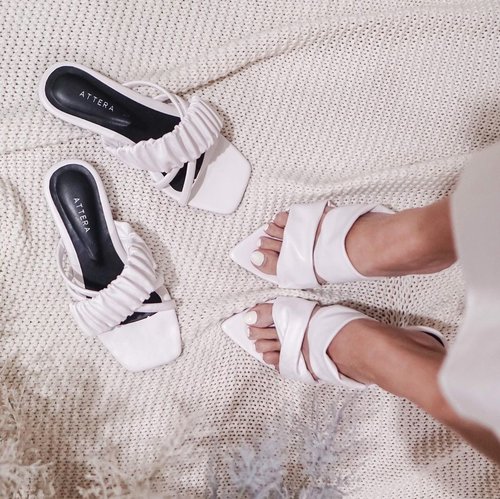 I can’t resist comfy pairs of shoe wear 🤍 especially when its white ! In frame: @attera__ .....#flatlay #shoefie #style #localbrand #steviewears #whatiwore #fashion #shotbystevie #clozetteid #white #love