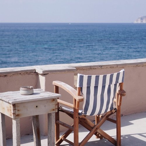 Take me back to the bright Sunny day in Santorini ❤️ having a little post holiday withdrawal, cheers to fabulous week 🤗....... ........@heavenlyblushyogurt @heavenlyblushgreek #heavenlyblushgreeksecret #greeksecretadventure #greeksecretStevie #greece #clozetteid #shotbystevie