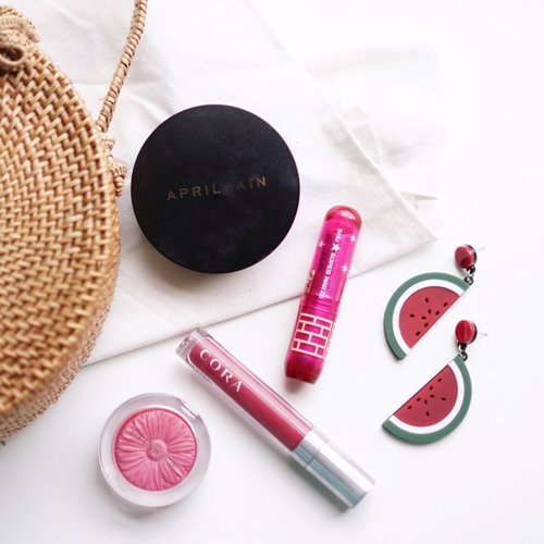 💕🍉🌴 Summer party essentials! ..-Grab your @aprilskin_korea cushion from my @charis_celeb shop at the lowest price! Click on this link ➡️➡️ https://hicharis.net/Steviiewong/7tq // their coverage is awesome! The best daily wear cushion for flawless, smooth complexion 💕....#charisceleb #shotbystevie #collabwithstevie #tampilcantik #clozetteid #sonyforher #style #fashion