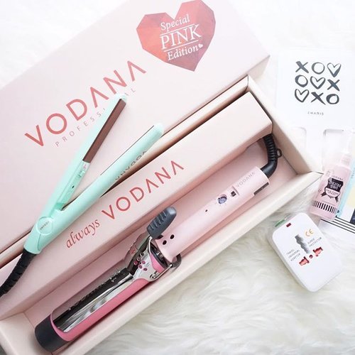 New blog post is up on steviiewong.com! Kindly check out my @vodana hair styling curling iron and mini flat iron review on the blog now🤗..-Get your Hair Diva combo at the best and lowest price only at my shop hicharis.net/steviiewong ❤❤❤ FREE INTERNATIONAL SHIPPING!!📦📦✈️ @charis_official #charis #charisceleb #vodana #chariscelebedition #miniflatiron #marshmallowiron #clozetteid #pink #cute