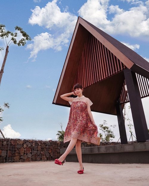 Embracing our national heritage-Batik ❤️ made with a twist of modern and oriental touch with its qipao collar neckline. Just perfect for the upcoming CNY or you can even wear this dress for any formal events. 
.
.
Dress by @tarian.mas , they can custom make and tailor according to your figure. 
.
.
.
.
.
.
.
.
.
.
#photooftheday #ootdfashion #explore #wiwt #ootdsubmit #style #lookbook #lookbooknu #ootdinspiration #fashionblogger #stylefashion #zalorastyleedit #streetinspiration #potd #steviewears #clozetteid #red #cny2021 #collabwithstevie