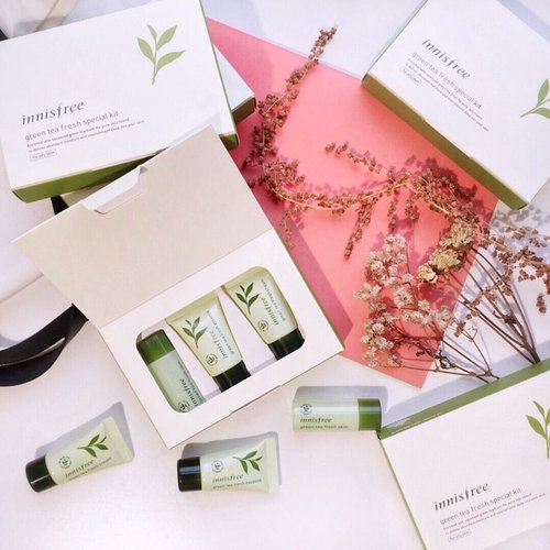 #GIVEAWAY Alert ft. @innisfreeindonesia 🍃 we’re giving out five travel size Greentea Fresh Special kit set to try out before their official relaunching soon next month. Any Greentea fan here? 🍵 .
.
HOW TO JOIN: - Follow @innisfreeindonesia & Me (@steviiewong) - Write down in the comment section why you want to try this Greentea kit  and TAG three (3) of your friends to join this giveaway too. - Subscribe to my YouTube channel www.youtube.com/steviewong (don’t forget to screenshot that you’ve subscribed to my channel, you’ll need to send me the screenshot if you happen to win to claim your prize) .
.
That’s it you’ve successfully entered my #StevieBirthdayGiveaway !! ❤️ make sure to follow all the steps properly. Looking forward to see your entries ❤️😊❤️😊
.
.
.
.
#giveaway #giveawayindonesia #giveawayindo #flatlay #shotbystevie #collabwithstevie #innifriends #innisfreeindonesia #tampilcantik #wakeupandmakeup #clozetteid #clozette #greentea
