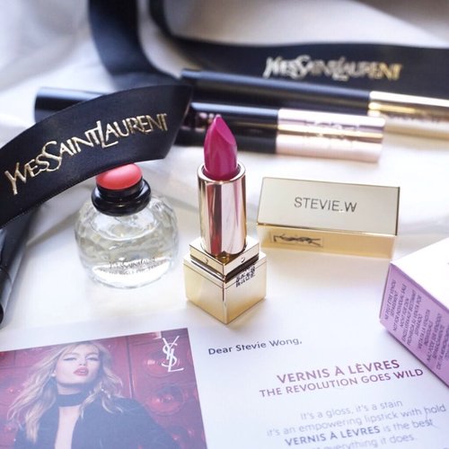 The Old is over! The New is here! ❤️ .-My very own engraved @yslbeauty lipstick 💄 Can't wait for YSL Beauty Club this coming week!! 💋.... ......... #styleblogger #vscocam #beauty  #beautyblogger #makeupjunkie #mylipvibes #yslbeautyclub #yslbeautyid #blogger  #블로거 #Lipstick #makeup  #스트리트스타일 #스트리트패션 #스트릿패션 #스트릿룩 #스트릿스타일 #패션블로거  #style #ggrep #yslbeauty #bblogger #clozetteid