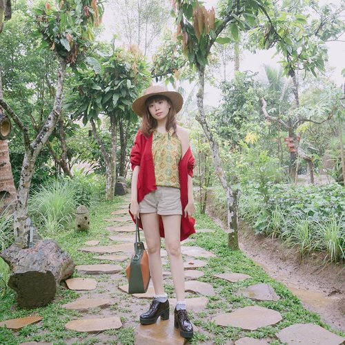 🌴🍃🌿 Island mode, time here is so relaxing and soothing for the soul 💕.... ..... #styleblogger #vscocam #beauty #ulzzang  #beautyblogger #clozetteid #clozette #whatiwore #lookbook #fashionpeople #fblogger #blogger #패션모델 #블로거 #스트리트스타일 #스트리트패션 #스트릿패션 #스트릿룩 #스트릿스타일 #패션블로거 #bestoftoday #style #cgstreetstyle #l4l #ggrep #ootd  #makeup #bblogger