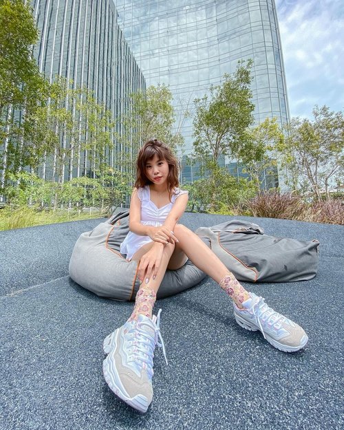 In a mood for something casual, simple and chic ! Wearing @skechersidn Skechers Energy - Wave Linxe Sneakers Shoes #skechersidn
.
.
Tap ➡️➡️ for details 
.
.
.
.
.
.
.
.
.
.
#photooftheday #ootdfashion #explore #wiwt #collabwithstevie #ootdsubmit #style #lookbook #ootdinspiration #fashionblogger #stylefashion #ootd #streetinspiration #potd #zalorastyleedit #steviewears #clozetteid