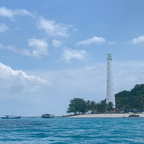 One of my wishlist is to go up that light house ❤️😍 ......#blue #sky #throwback #shotoniphone #exploretocreate #clozetteid #explore #indonesia #serenity