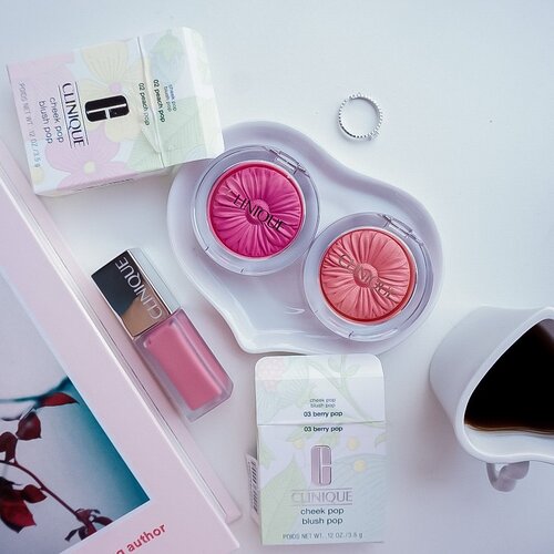 Shades of pink 💕my favorite blush on of all times by @cliniqueindonesia . ............ #styleblogger #beauty #ulzzang  #beautyblogger #lifestyleblogger #cliniqueid #cliniqueindonesia #shotbystevie #패션모델 #블로거 #스트리트스타일 #스트리트패션 #makeup #스트릿룩 #스트릿스타일 #패션블로거 #bestoftoday #style #flatlay #clozetteid #wakeupandmakeup #beautyjunkie #beautyenthusiast