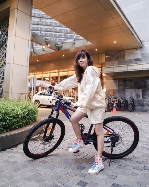 💛🚲 exploring the North with the bike facility provided by @mercurejktpik  to enjoy whenever they stay at the hotel. Take a short replenishing time away to the white beach at PIK2 🏖 
.
.
.
📸 @priscaangelina 
.
.
.
.
.
.
.
.
#photooftheday #ootdfashion #explore #wiwt #ootdmagazine #style #lookbook #ootdinspiration #love #fashionblogger #stylefashion #ootd #steviewears #collabwithstevie #streetinspiration #clozetteid #ootdindo #localbrand