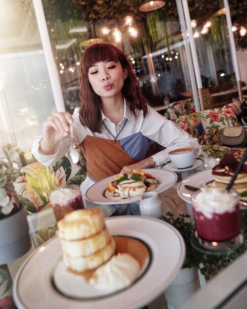 Can I have more please? 🥞🇯🇵💛 congrats @grampancakes.id on their opening at @plazaindonesia !! Thank you for having us at the previewing last night 🎊 -.....#sweettooth #style #pancake #yummy #foodie #stevieculinaryjournal #clozetteid #whatiwore #yum #love #exploretocreate