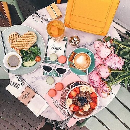 A lovely colorful palette 🎨 I dream of having every single day! Have a great weekend 🥰...Photo credit: Pinterest ...#clozetteid #exploretocreate #pinterest