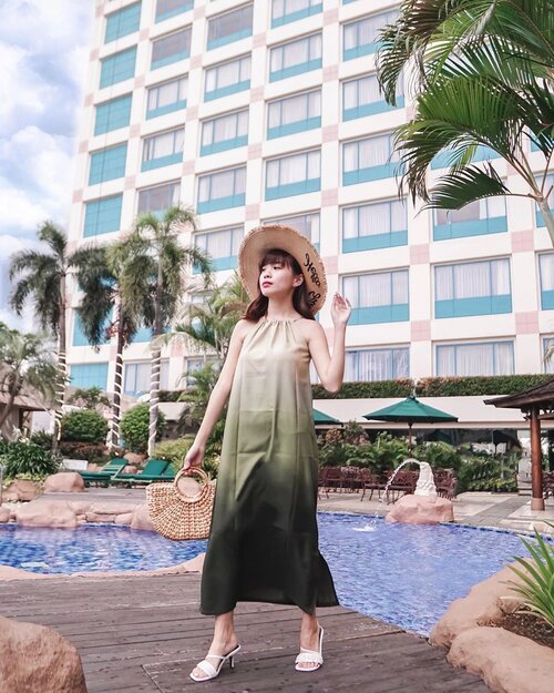 Finding the island 🌴 vibe in the middle of city ! #throwback to the days when #staycation was my favourite activity in town to have both work and leisure balanced. .
.
.
.
.
.
-
📸 @priscaangelina // 📍 @hotelciputrajkt .
.
.
. .
.
.
. 
#photooftheday #ootd #sonyforher #ootdwomen #ootdindo #wiwt #steviewears #exploretocreate #clozetteid #ootdstyle #ootdinspiration #lookbookindonesia #fashionblogger #style #whatiwore #stylefashion #streetfashion #streetstyle #streetinspiration #zalorastyleedit