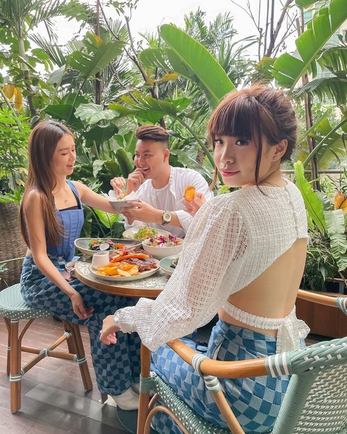 Trying out Chef Patrick’s Signatures at @social.garden while enjoying the beautiful sunset 🧡 Enjoy Buy 1 Get 1 gin too all day, everyday ! Let the fun Be-GIN ✨ @ismaya .................#ootdfashion #explore #wiwt #exploretocreate #style #whatiwore #ootdinspiration #friends #fashionblogger #ootd #streetinspiration #zalorastyleedit #clozetteid #steviewears #stevieculinaryjournal #fashionpeople