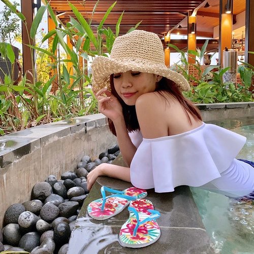 “Your Monday morning thoughts set the tone for your whole week. See yourself getting stronger, and living a fulfilling, happier & healthier life.” - Germany Kent
.
.
-
Featuring #Havaianas summer collection sandals 🌴  #letssummer #i❤️havaianas #havaianasindonesia
.
.
.
#style #steviewears #clozetteid #swim #swimsuit #whatiwore #summer #Steviesummervacay