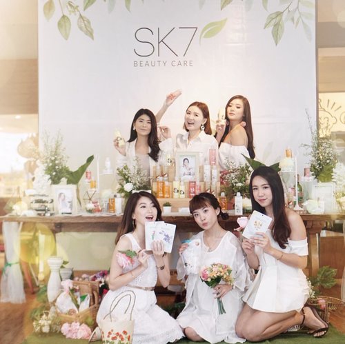 Attended @sk7_beautycare beauty gathering event with my girls // Swipe for their beautiful lipsticks swatches, each of us is wearing a different shade ❤️ and now we have a #GIVEAWAY for you too my online fams!.HOW TO JOIN?1. Must follow @sk7_beautycare and me @steviiewong 2. Spam comments (in the comment section of this post)Be active on my page😊3. Mention 3 of your friends to join (must be an active accounts) and @sk7_beautycare4. Giveaway close on 24 February and I will announce the winner on 28 February 2019 in my IG story ! 5. I will choose 2 winners to get a special gifts consisting of their masks and lipstick from @sk7_beautycare.GOOD LUCK!.#SK7BeautyCare #SK7TemaniHarimu #SK7ManjakanKulitmu