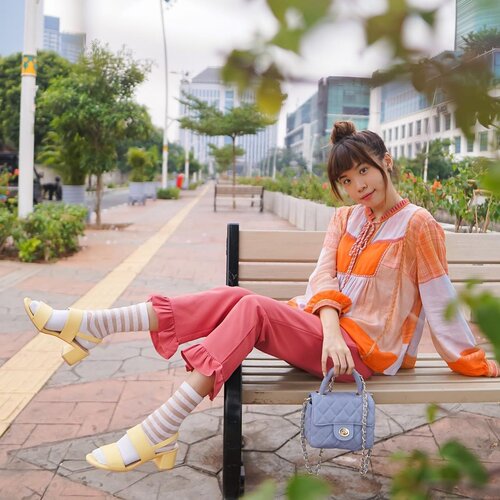 Aloha people! I’m dropping another #GIVEAWAY ❤️ This time featuring @ncyshoes. 
.
.

.
RULES
1. MUST follow @steviiewong @ncyshoes 
2. Comment What’s the name of the yellow sandal I’m wearing? (Hop over to @ncyshoes for the answer)✨Tag 3 friends. Jangan lupa spam love di page aku dan @ncyshoes y🤩
3. Share your choice of shoes on your story, Pick any one you like from @ncyshoes , tag me & @ncyshoes use #StevieXNCY
.
Boleh share post dan ikutan lebih dari sekali ! .
.
GOOD LUCK LOVES!
ONE winner will get to win her own pick of shoes from @ncyshoes. Giveaway open till 30 July, Winners will be announced on 31 July 2020 on this post and my story on 6 pm😉 // Indonesian 🇮🇩 residents only .
.
.
.
.
#dailygiveaway #giveawayindo #indogiveaway #giveawayid #whatiwore #steviewears #exploretocreate #streetinspiration #giveawaycontest #giveaways #style #giveawayindonesia #fashion #clozetteid #collabwithstevie #style