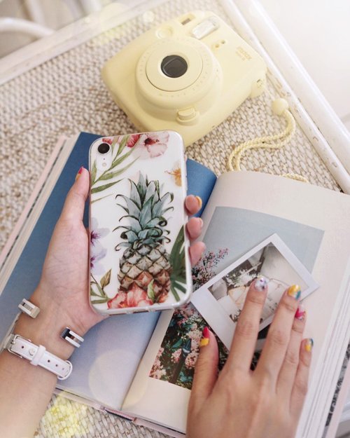 My pineapple🍍case from @hanogramcase just in time for #CNY ❤️❤️❤️ Stand tall with a crown, you can also customize and personalize your own phone cases !! // Enjoy FREE shipping worldwide on Hanogram.com Besides use my code STEVIEW to enjoy 15% off your purchases.  #hanogramcase #hanogram .....#exploretocreate #clozetteid #iphonexr #phonecase #shotbystevie #handsinframe #cute #illustration #collabwithstevie #nailart