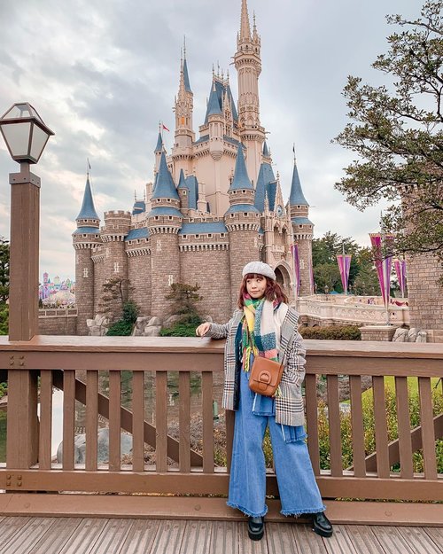 A dream is a wish your heart makes 💫 it’s magical and I can’t wait to go back ! My favorite month is finally here, hello March 🌟.........#steviewears #outfitinspiration #ootd #tokyo #disneyland #holiday #clozetteid #exploretocreate #shotoniphone #style