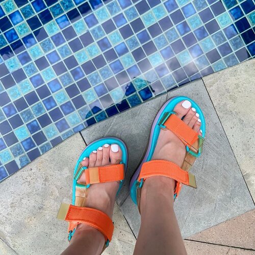 Chunky bulky platform is always a good idea especially when it’s full of colors 🧡💚💙 .
.
.
.
.
. .
.
. .
.
.
.
. 
#photooftheday #melissagirlsclub #throwback #wiwt #steviewears #exploretocreate #clozetteid #shotoniphone #love #fashionblogger #style #whatiwore #stylefashion #streetfashion #streetstyle #streetinspiration #zalorastyleedit #nails #melissasquad