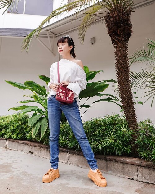 Yesterday may look fine but what’s ahead is better ! ☀️☀️☀️
.
.
.
.
. .
.
. 
#photooftheday #ootd #sonyforher #ootdwomen #ootdindo #wiwt #steviewears #exploretocreate #clozetteid #ootdstyle #ootdinspiration #lookbookindonesia #fashionblogger #style #whatiwore #stylefashion #streetfashion #streetstyle #melissasquad #streetinspiration #zalorastyleedit #melissagirlsclub