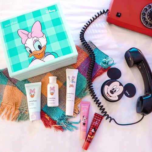 Welcoming new year with the special collaboration of @innisfreeindonesia x @disney Mickey and friends 😍😍😍 A collection all disney fans wouldn’t want to miss ! .
.
.
.
.
.
.
#flatlay #innisfree #innisfreeindonesia #makeup #clozetteid #shotbystevie #love #disney #mickey #beauty #explore