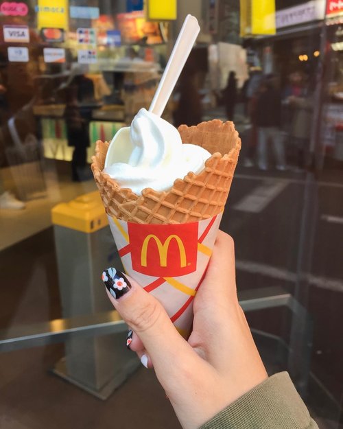 Craving for ice cream 🍦 #throwback 2018........#shotoniphone #mcd #streetinspiration #exploretocreate #clozetteid #style #icecream #yum #japan #stevieculinaryjournal