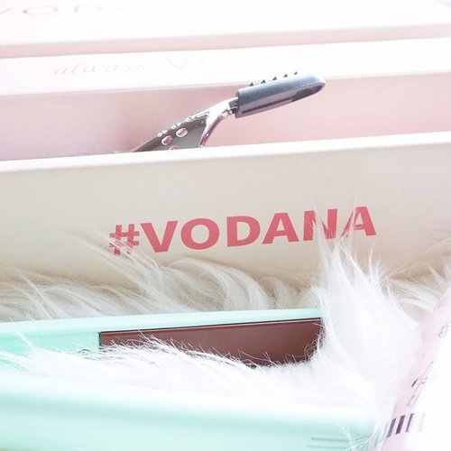 Have you checked out my @vodana review ? If not, click on direct link on my bio❤🤗GO GO GO💨💨 .
.
-
Get it at the LOWEST Price and get FREE SHIPPING from my @charis_official shop at hicharis.net/steviiewong😍
#miniflatiron #chariscelebedition #marshmallowiron #charisceleb #charisvodana .
.
.
.
.
.
. .
.
.
.
.
.
.
.
. 
#styleblogger #vscocam #beauty #ulzzang  #beautyblogger #fashionpeople #fblogger #blogger #패션모델 #블로거 #스트리트스타일 #스트리트패션 #스트릿패션 #스트릿룩 #스트릿스타일 #패션블로거 #bestoftoday #style #hairstyle #l4l #ggrep #hairstyling  #cute #bblogger  #clozetteid