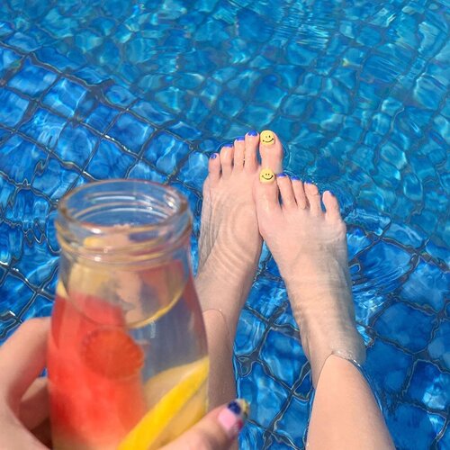 Good morning ☀️ !! Enjoying the last bit of JOGJA by starting the day by the pool at @sheratonjogja ..........#breakfast #style #shotbystevie #collabwithstevie #pool #nailart #steviewears #sunny #clozetteid #iphoneonly