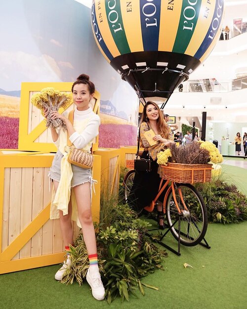 Taking you back to the @loccitane_id #Sensorialjourneyid 💛💫🌼 Special thanks to this ever bubbly, energetic and dedicated lady for coming all the way! #grateful that our paths crossed 🥰 ......#collabwithstevie #style #ootd #whatiwear #steviewears #exploretocreate #clozetteid #loccitane #fashion #beauty #skincare #selflove #friends