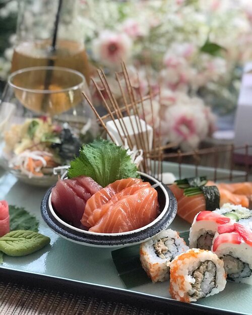 🍣 presentation was 💯 // Sometimes iPhone camera is simply perfect! .....#sushi #style #stevieculinaryjournal #yum #shotbystevie #clozetteid #iphoneonly