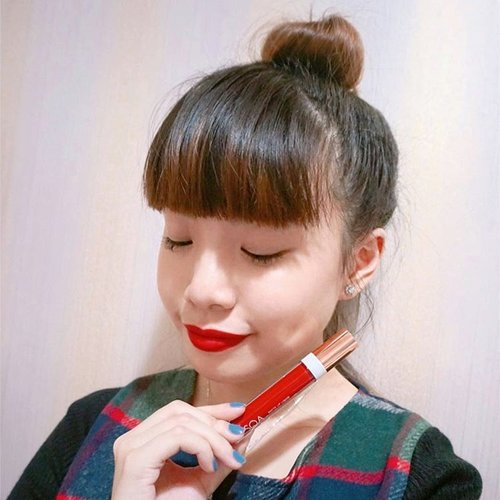 Trying out some bold red lipstick on Saturday night❤ this is the Matte Lip Liquid in the shade Forbidden Red by @esqacosmetics ! Although I'm never bold enough to wear this kind of bold colour out but I think this colour is so pretty and it suits my skin tone pretty well too. What do you guys think? .
-
SHORT REVIEW: ESQA cosmetic lip products are vegan which means they don't use any harmful ingredients for the lips. The matte lip liquid itself smell pretty good and the applicator makes it so easy to apply, the texture is also super smooth that it glides in smoothly on my lips without making it look cracky.
.
.
.
Got some lip products from yesterday's #EsqaxBeautynesia Event, so I was thinking to do swatching but would you prefer video or blogpost? .
.
.
.
Btw, I'm so impressed to see how long my eye lashes lasted. As you can see some of my eyelashes are still there even after 4 weeks 👏will get them done again soon before my coming trip🇰🇷. .
.
.
.
.
.
. 
#styleblogger #vscocam #beauty #ulzzang  #beautyblogger #fashionpeople #fblogger #blogger #패션모델 #블로거 #스트리트스타일 #스트리트패션 #스트릿패션 #스트릿룩 #스트릿스타일 #패션블로거 #bestoftoday  #makeupjunkie #l4l #lipstick #clozetteid #localproduct #esqa #makeup #bblogger #beautynesiamember