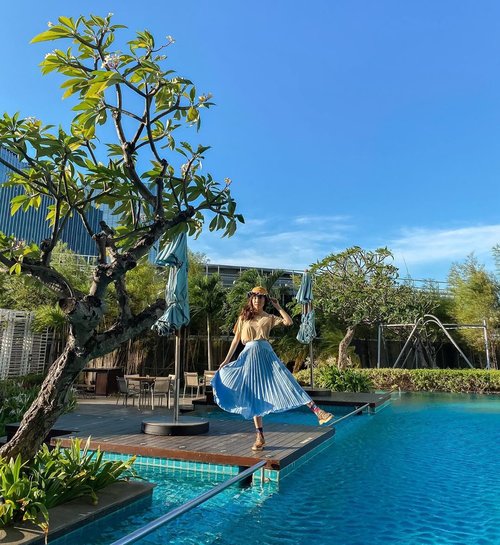 Love without depending.
Listen without defending.
Speak without offending.
.
.
- 
Had a laid back evening by the pool at @mercurejktpik 🌱 look how blue the #unfiltered sky was on that day 💙
.
.
.
.
.
.
.
.
.
.
.
#photooftheday #ootdfashion #explore #wiwt #pjs #ootdsubmit #style #lookbook #lookbooknu #ootdinspiration #wearlocal #fashionblogger #stylefashion #goldenhour #streetinspiration #potd #zalorastyleedit #steviewears #clozetteid #sun #flare #parisianstyle #shotoniphone