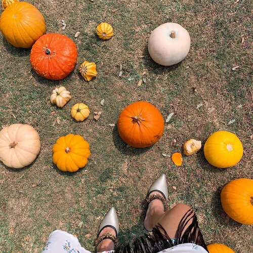 Yellow and Orange always manage to make me smile 😃 Have a good day love !! .....#pumpkin #shotoniphone #flatlay #shoefie #clozetteid #style