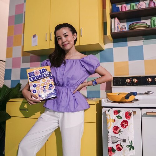 In my element ! Cute kitchen set inside @mojamuseum 🍳
.
.
.
.
.
.
.
.
.
#photooftheday #ootdfashion #ootd #wiwt #lookbook #ootdstyle #braids #dimple #ootdinspiration #lookbookindonesia #fashionblogger #stylefashion #streetfashion #parisianstyle #style #potd #zalorastyleedit #clozetteid #steviewears