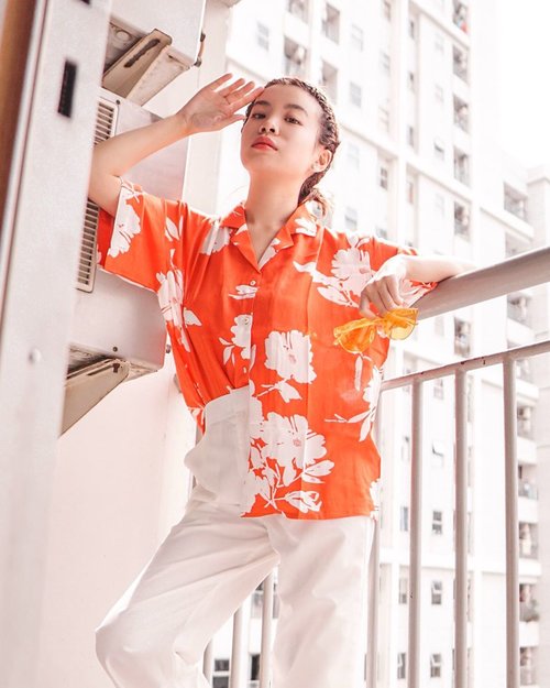 Woke up early for an impromptu shoot on my balcony 🥰 wearing this tropical shirt by @shopatvelvet just the perfect bright orange to welcome Summer ☀️ .
.
.
.
. .
.
.
.
.
.
. 
#photooftheday #ootd #ootdindo #wiwt #steviewears #exploretocreate #clozetteid #ootdstyle #ootdinspiration #love #lookbookindonesia #fashionblogger #style #whatiwore #stylefashion #streetfashion #streetstyle #streetinspiration #atsandme #shopatvelvet #throwback #flattenthecurve #stayathome #selfquarantine