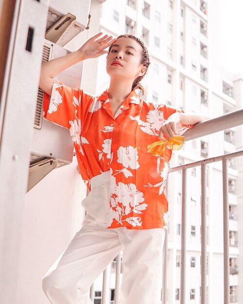 Woke up early for an impromptu shoot on my balcony 🥰 wearing this tropical shirt by @shopatvelvet just the perfect bright orange to welcome Summer ☀️ .
.
.
.
. .
.
.
.
.
.
. 
#photooftheday #ootd #ootdindo #wiwt #steviewears #exploretocreate #clozetteid #ootdstyle #ootdinspiration #love #lookbookindonesia #fashionblogger #style #whatiwore #stylefashion #streetfashion #streetstyle #streetinspiration #atsandme #shopatvelvet #throwback #flattenthecurve #stayathome #selfquarantine