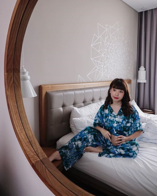 Yeay, it’s Saturday !! Wrapped in the super comfy chillwear by @3mongkis ❤️
.
.
-
📸 @priscaangelina / 📍 @mercurejktpik 
.
.
.
.
.
.
#photooftheday #ootdfashion #explore #wiwt #pjs #ootdsubmit #style #lookbook #lookbooknu #ootdinspiration #wearlocal #fashionblogger #stylefashion #loungewear #streetinspiration #potd #zalorastyleedit #steviewears #clozetteid #staycation #chill #parisianstyle #whatiwore