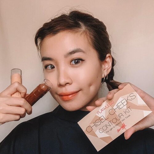 Trying out the new Barry M Chisel Cheeks Contour Cream and Barry M Chisel Cheeks Contour Kit ! Usually I’m not very much into contour but can’t lie always felt so happy contouring cause it makes my features more define as well as concealin areas which needs to be hidden with the contouring illusion. Both these products are so easy to use and very blendable making contouring a lot easier. @barrymcosmetics_id @guardian_id..Barry M Products are available at Guardian, Barry M Official Store on Shopee, and Blibili.com