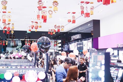 Attending the grand opening of @sephoraidn 's new store at Paris Van Java, Bandung. Super fun!! Thanks for having me! @sephoraidn 💕 #SephoraPVJ #clozetteid